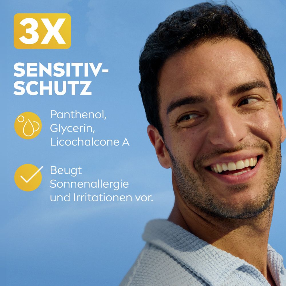 Mann lächelt. 3x Sensitiv-Schutz. Enthält Panthenol, Glycerin, Licochalcone A. Beugt Sonnenallergie vor.