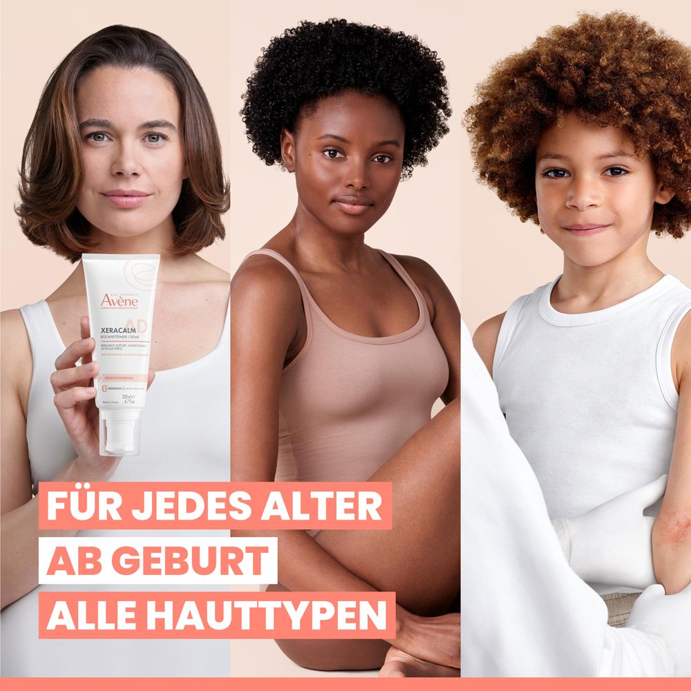 Drei Personen unterschiedlichen Alters und Hauttypen. Eine hält Avène XeraCalm AD Creme. Text: Für jedes Alter ab Geburt, alle Hauttypen.
