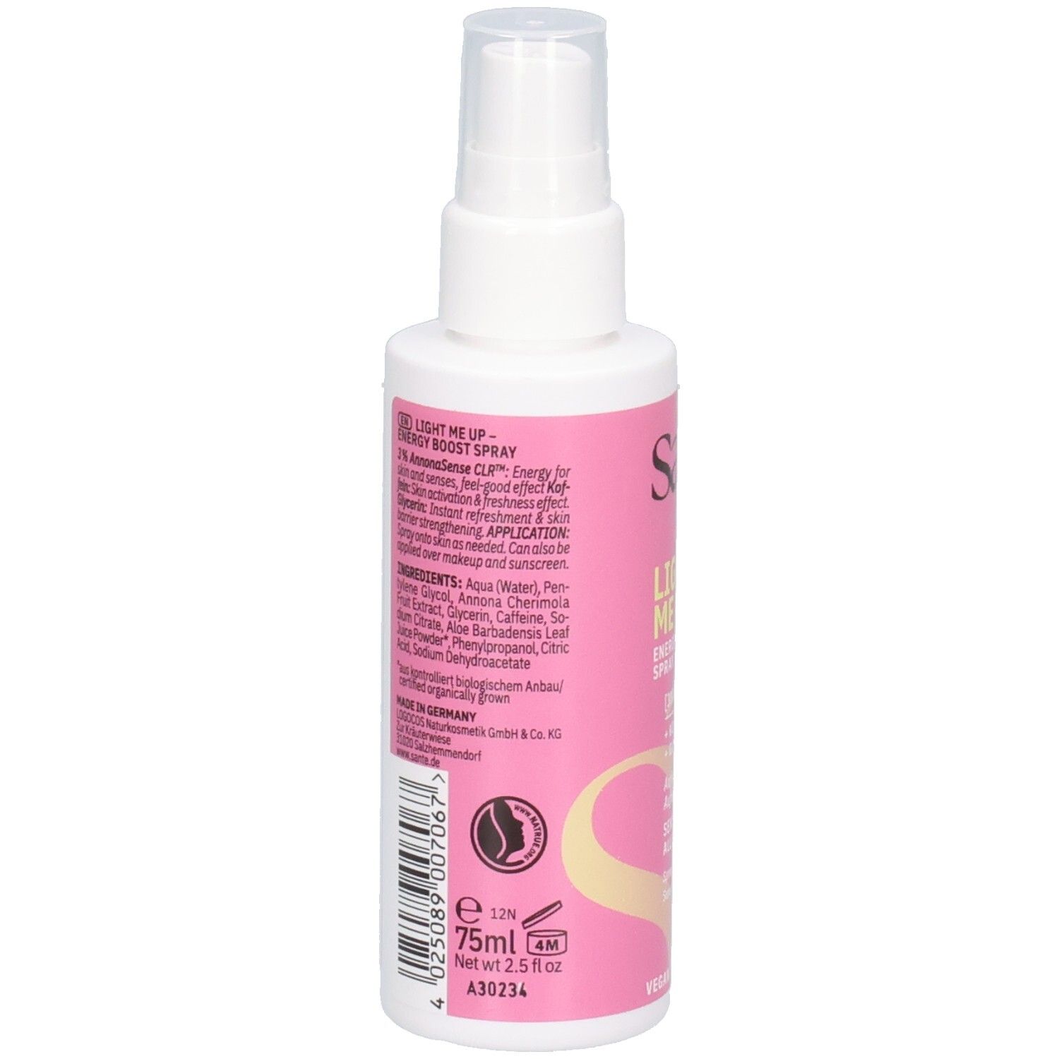 Weiße Sprühflasche, Rückseite mit Text. Text: Light Me Up, 75ml, Inhaltsstoffe, Hergestellt in Deutschland, Vegan.