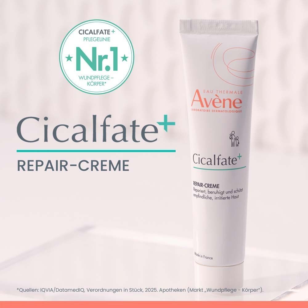 Eine Tube Avène Cicalfate+ Repair-Creme. Logo Nr.1 Wundpflege-Körper. Text: Repariert, beruhigt und schützt empfindliche, irritierte Haut.