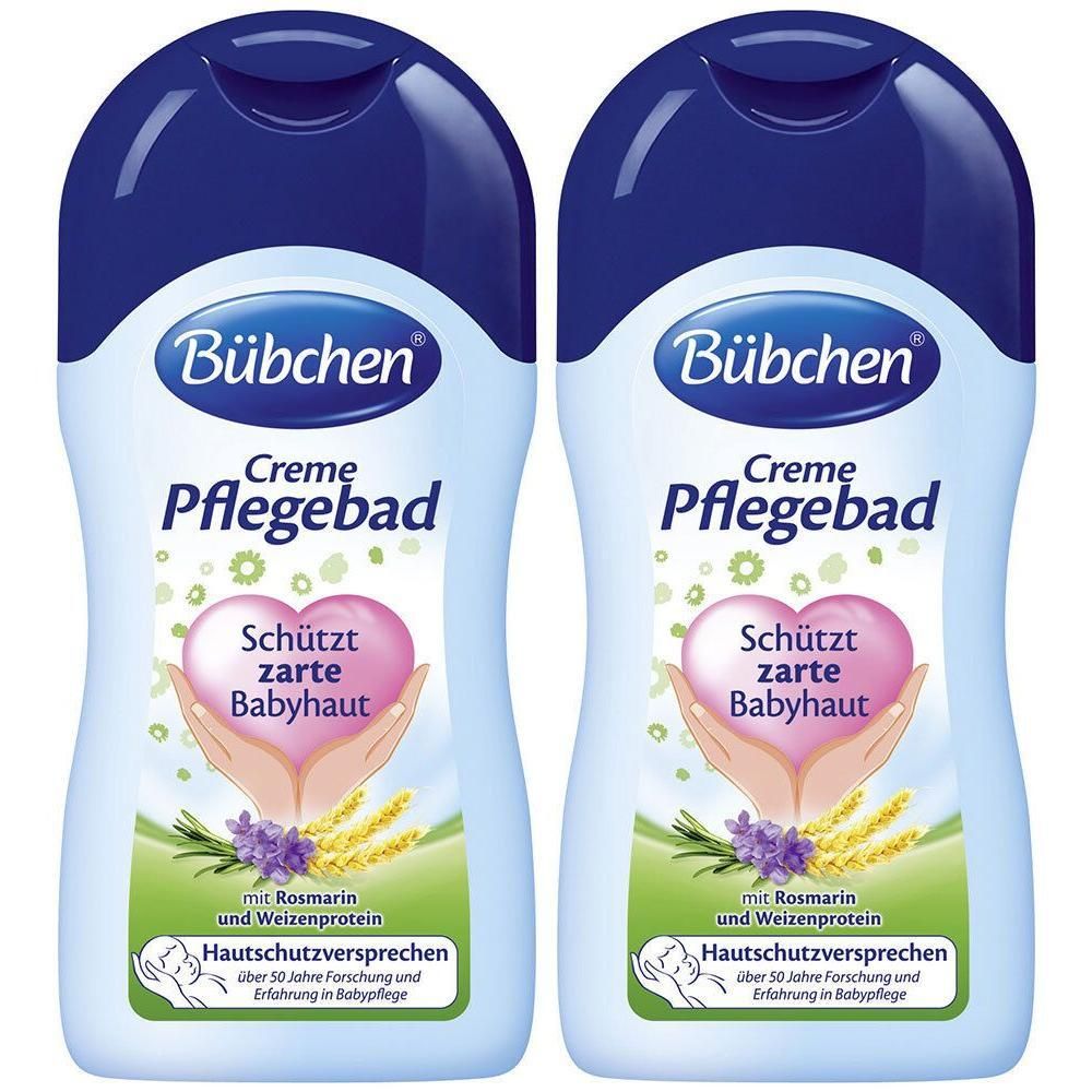 Zwei Baby-Pflegebad-Flaschen. Hellblaue Flaschen mit dunkelblauem Deckel. Aufschrift: Bübchen, Creme Pflegebad, Schützt zarte Babyhaut.