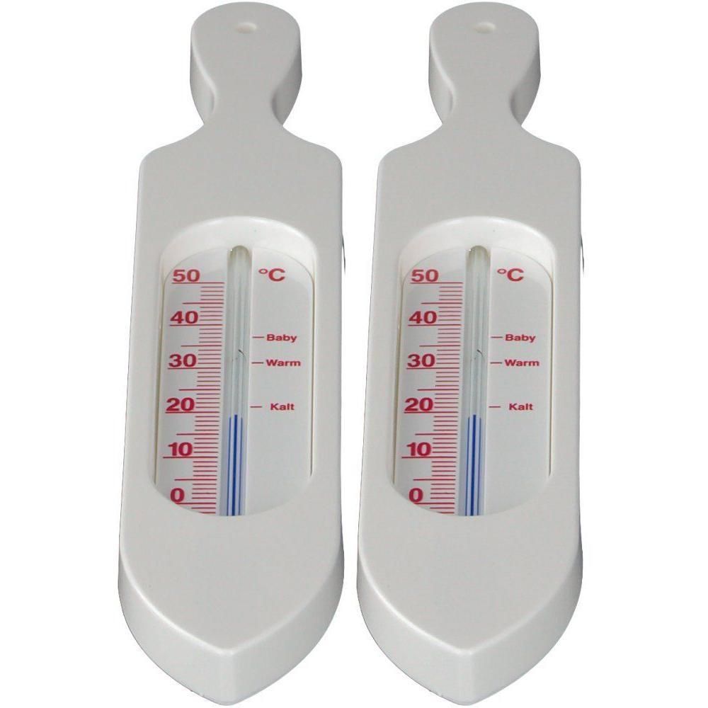 Zwei weiße Badethermometer in Bootsform mit Griff. Skala in Celsius. Beschriftung: Baby, Warm, Kalt.
