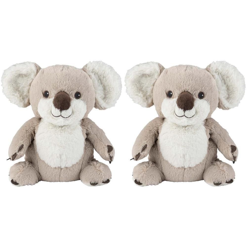 Zwei Koala-Plüschtiere. Graues Fell, cremefarbene Ohren und Brust. Braune Nase und Augen. Sitzen aufrecht.