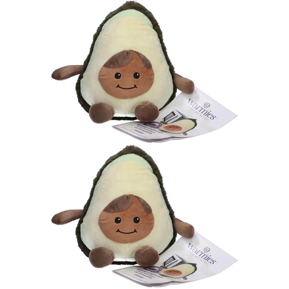 Zwei Avocado-Plüschtiere mit braunen Kernen, Armen und Beinen. Sie haben ein lächelndes Gesicht und ein Etikett mit dem Logo "Warmies".