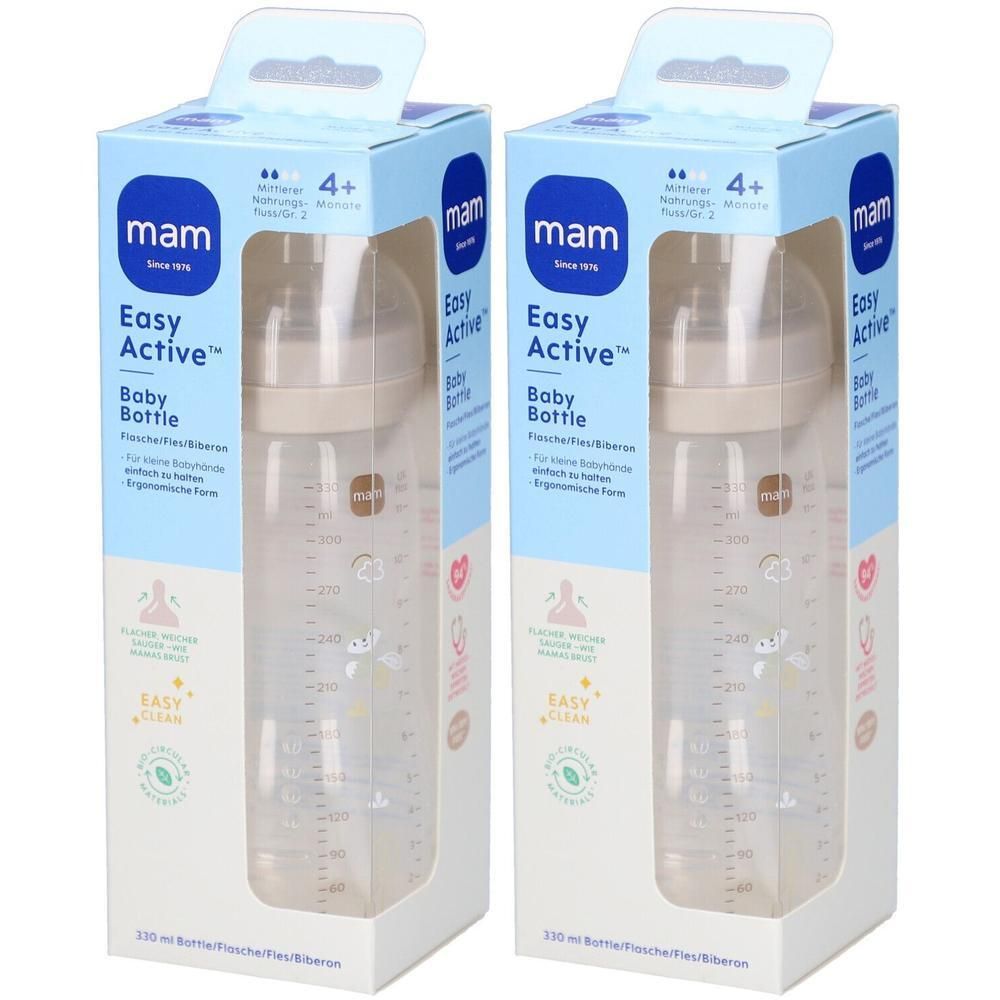 Zwei Babyflaschen in Verpackung. Auf der Verpackung steht "mam Easy Active Baby Bottle". Die Flaschen sind durchsichtig mit Messskala.