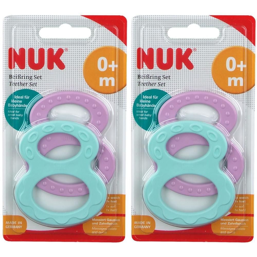 Zwei NUK Beißring-Sets in Blisterverpackung. Jeder Ring hat eine 8-Form, blau und lila. Geeignet ab 0+ Monaten.