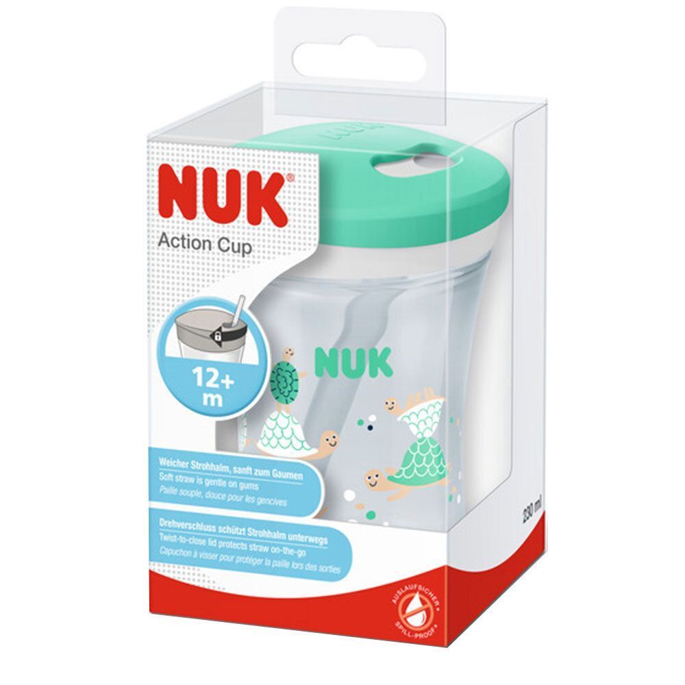 NUK Action Cup in Verpackung. Grüner Deckel, transparenter Becher mit Schildkröten-Motiv. Aufdruck: NUK, 12+ m.