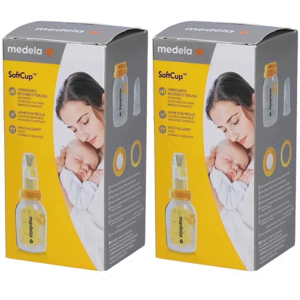 Zwei Verpackungen des SoftCup Spezial-Trinkbechers. Aufdruck: Medela, SoftCup, Abbildung einer Mutter mit Baby. Gelb-weiße Farbgebung.