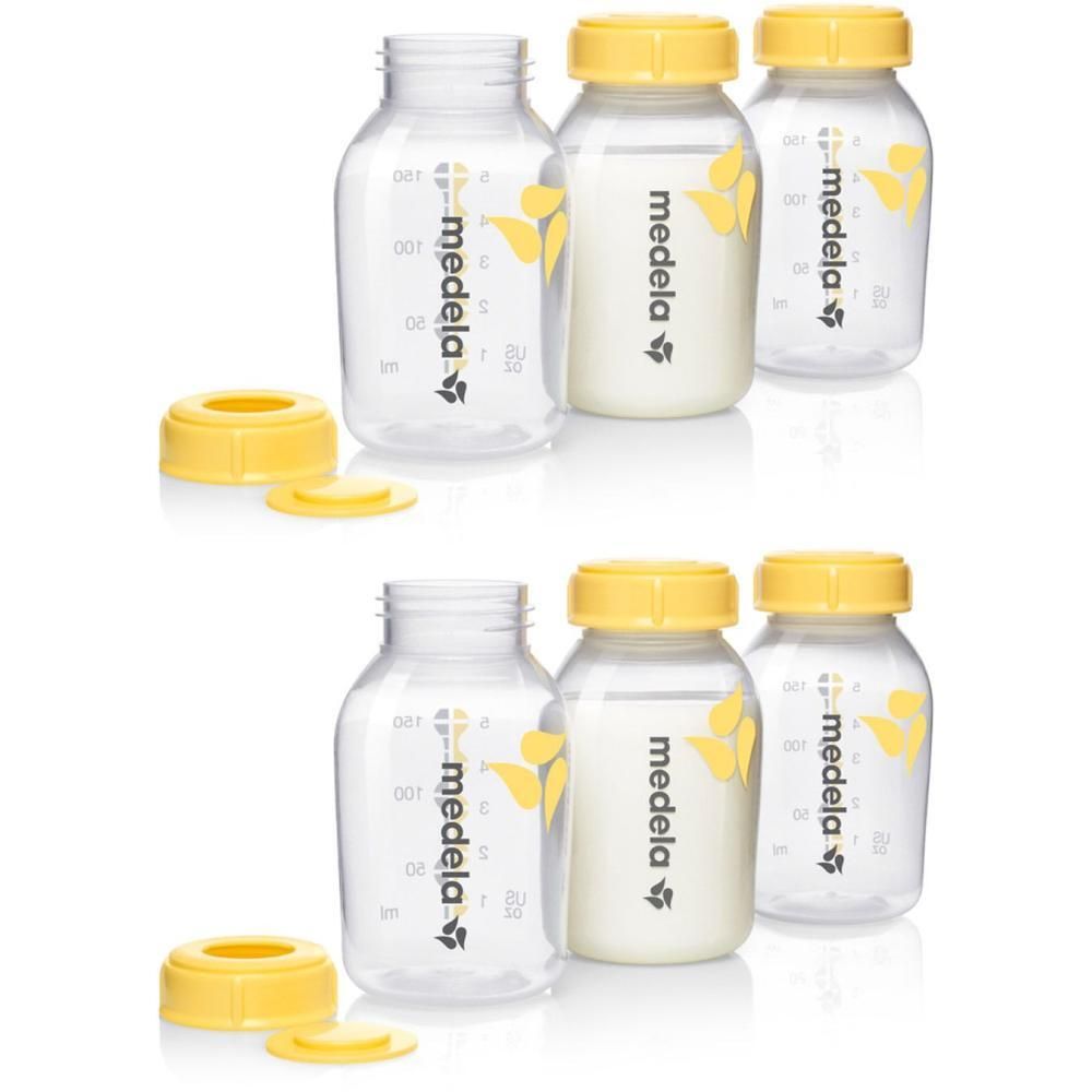 Mehrweg-Milchflaschen-Set. Klare Flaschen mit gelben Deckeln. Aufdruck: medela. Skala in ml. Zwei Flaschen mit Milch gefüllt.