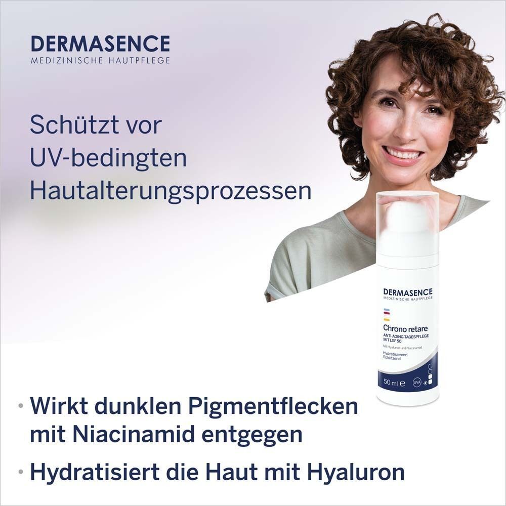 Frau mit Produkt. Aufschrift: DERMASENCE Chrono retare Anti-Aging-Tagespflege LSF 50. 50 ml. Mit Hyaluron und Niacinamid. Wirkt dunklen Pigmentflecken entgegen.