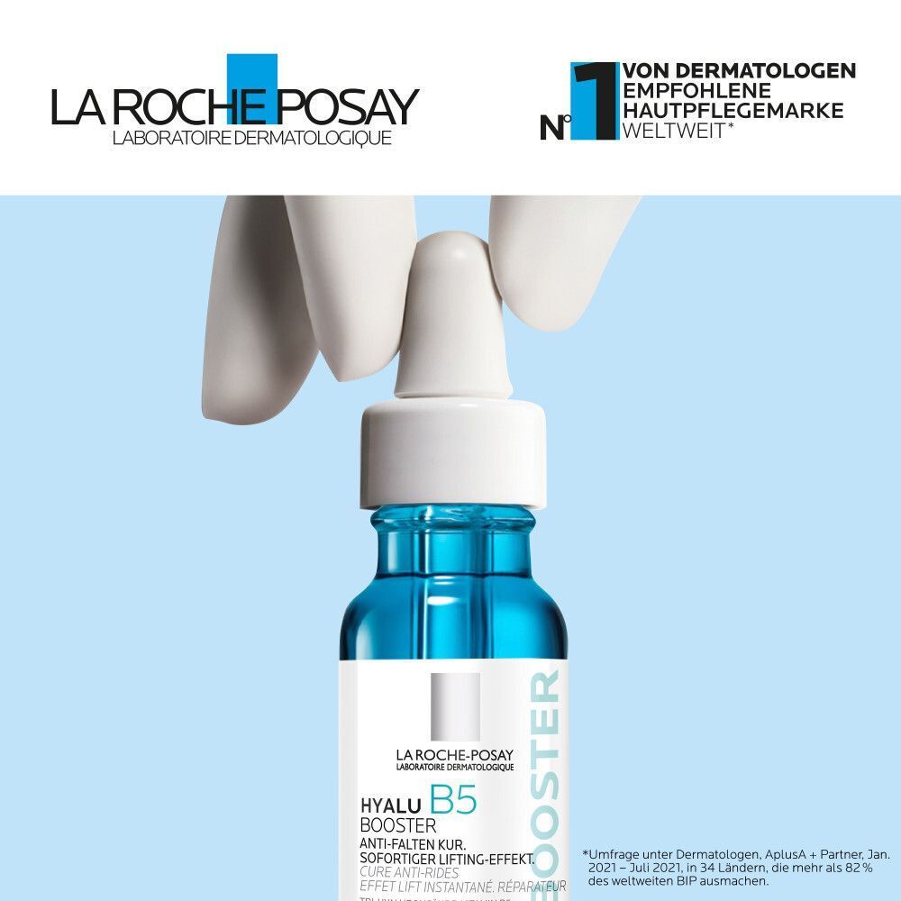 Hand hält Hyalu B5 Booster Flasche. Logo La Roche-Posay. Text: Von Dermatologen empfohlen. Hyalu B5 Booster.
