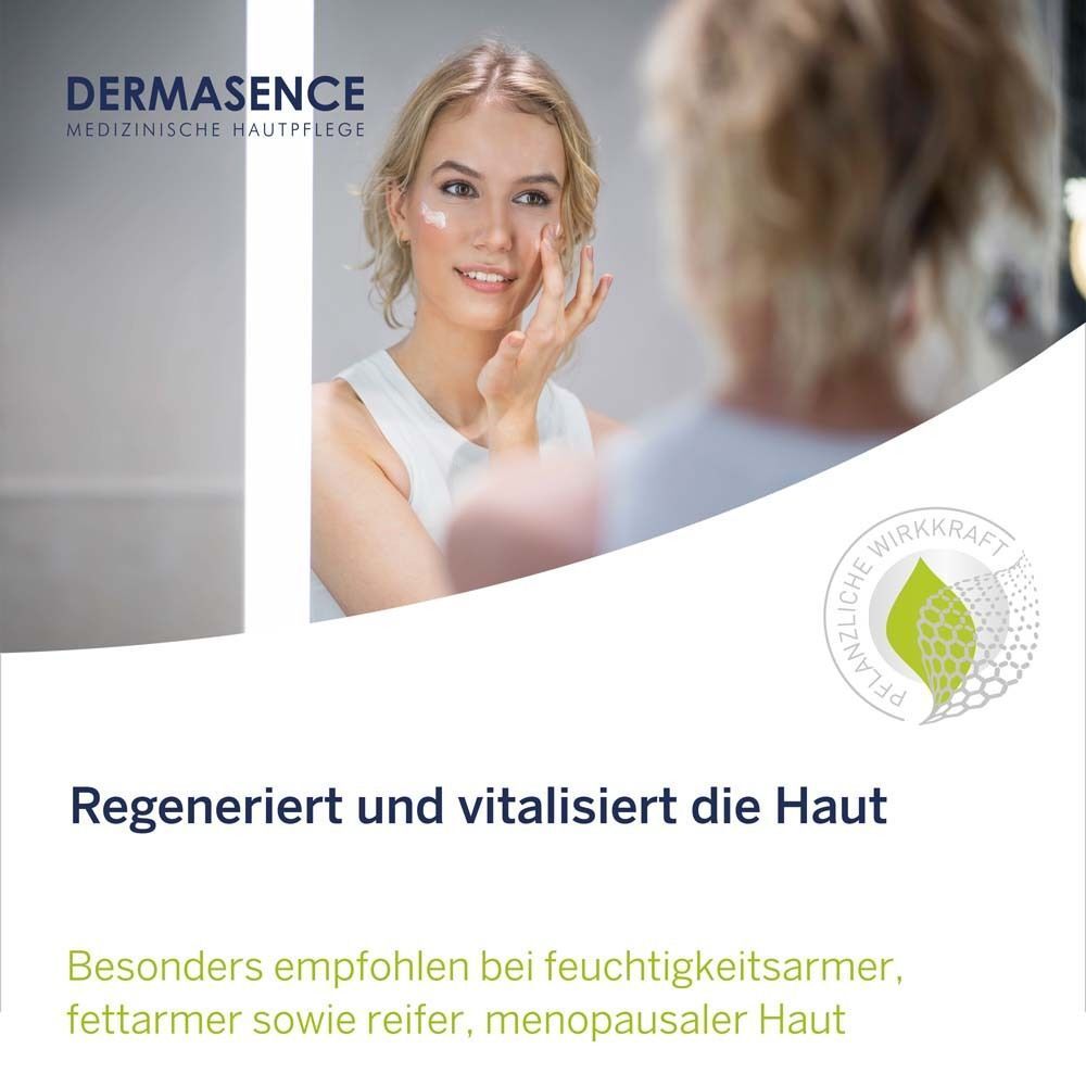 Frau im Spiegel, trägt Creme auf. Im Hintergrund: DERMASENCE, Chrono retare Anti-Aging-Nachtpflege. Text: Regeneriert und vitalisiert die Haut.