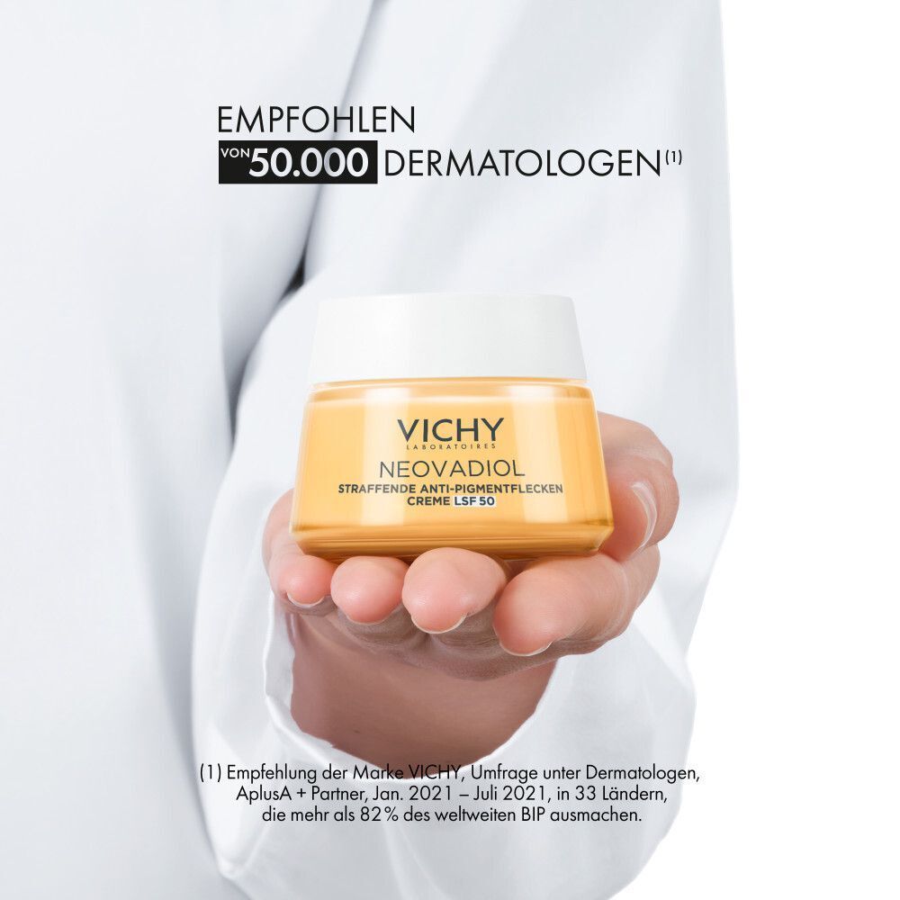 Hand hält einen Tiegel VICHY NEOVADIOL Anti-Pigmentflecken Creme LSF50. Empfohlen von 50.000 Dermatologen.