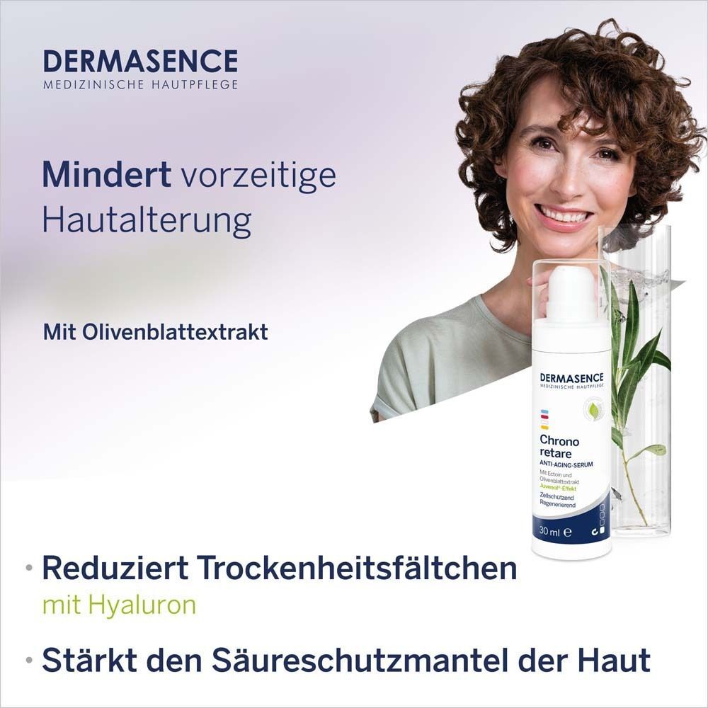 Frau mit DERMASENCE Chrono retare Anti-Aging-Serum. Text: 'Mindert vorzeitige Hautalterung'.