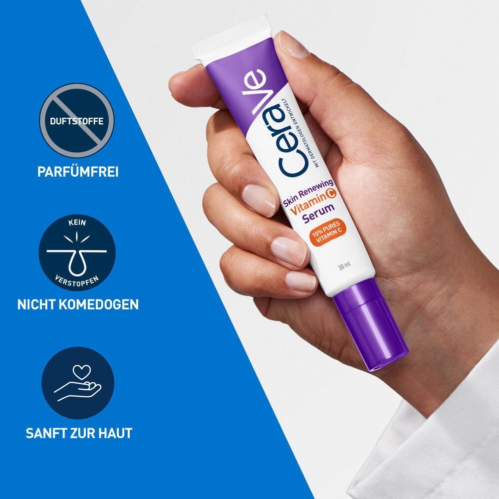 Hand hält eine Tube CeraVe Skin Renewing Vitamin C Serum. Text: parfümfrei, nicht komedogen, sanft zur Haut.