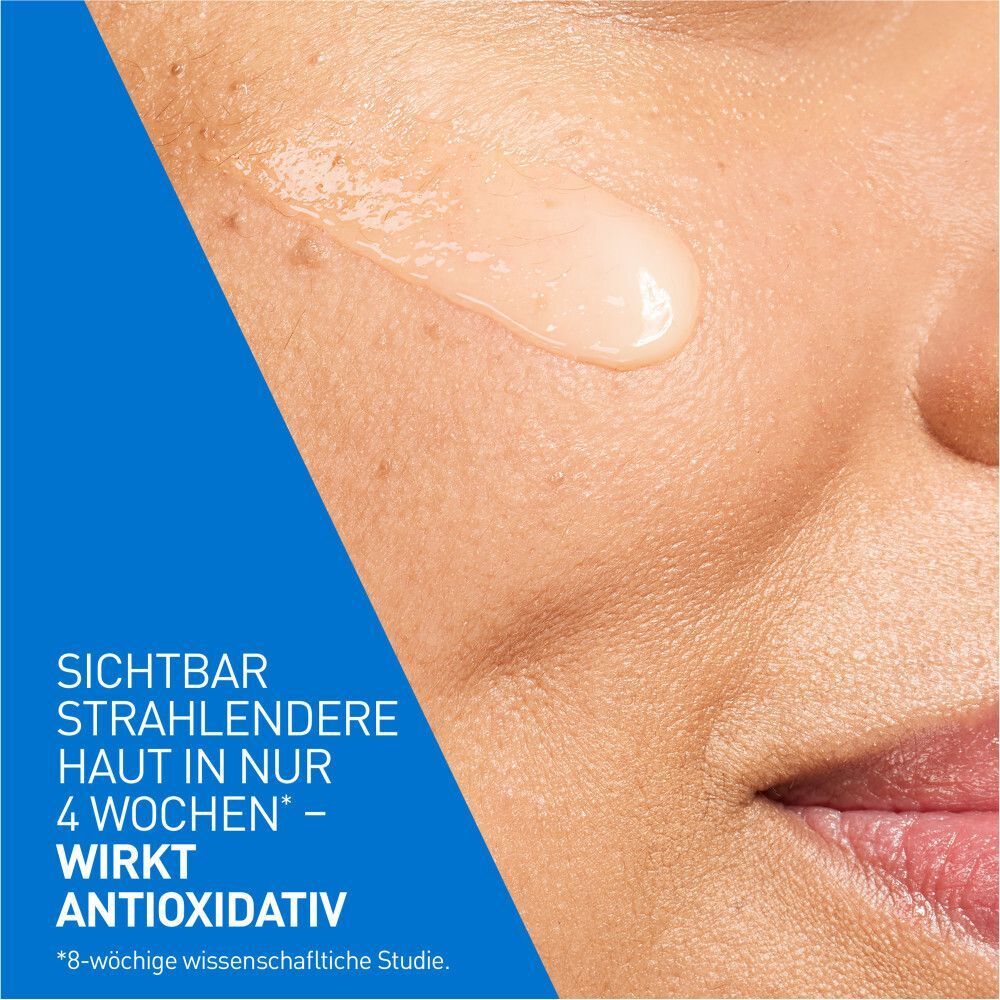 Nahaufnahme eines Gesichts mit Serum. Text: Sichtbar strahlendere Haut in nur 4 Wochen. Wirkt antioxidativ.