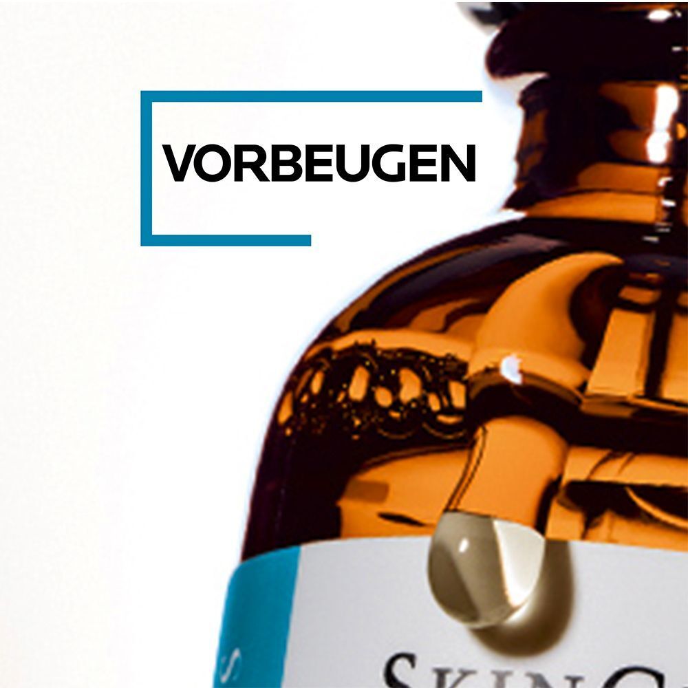 Nahaufnahme einer braunen Flasche mit Pipette. Aufschrift: Vorbeugen. Tropfen Serum. Hintergrund weiß und orange.
