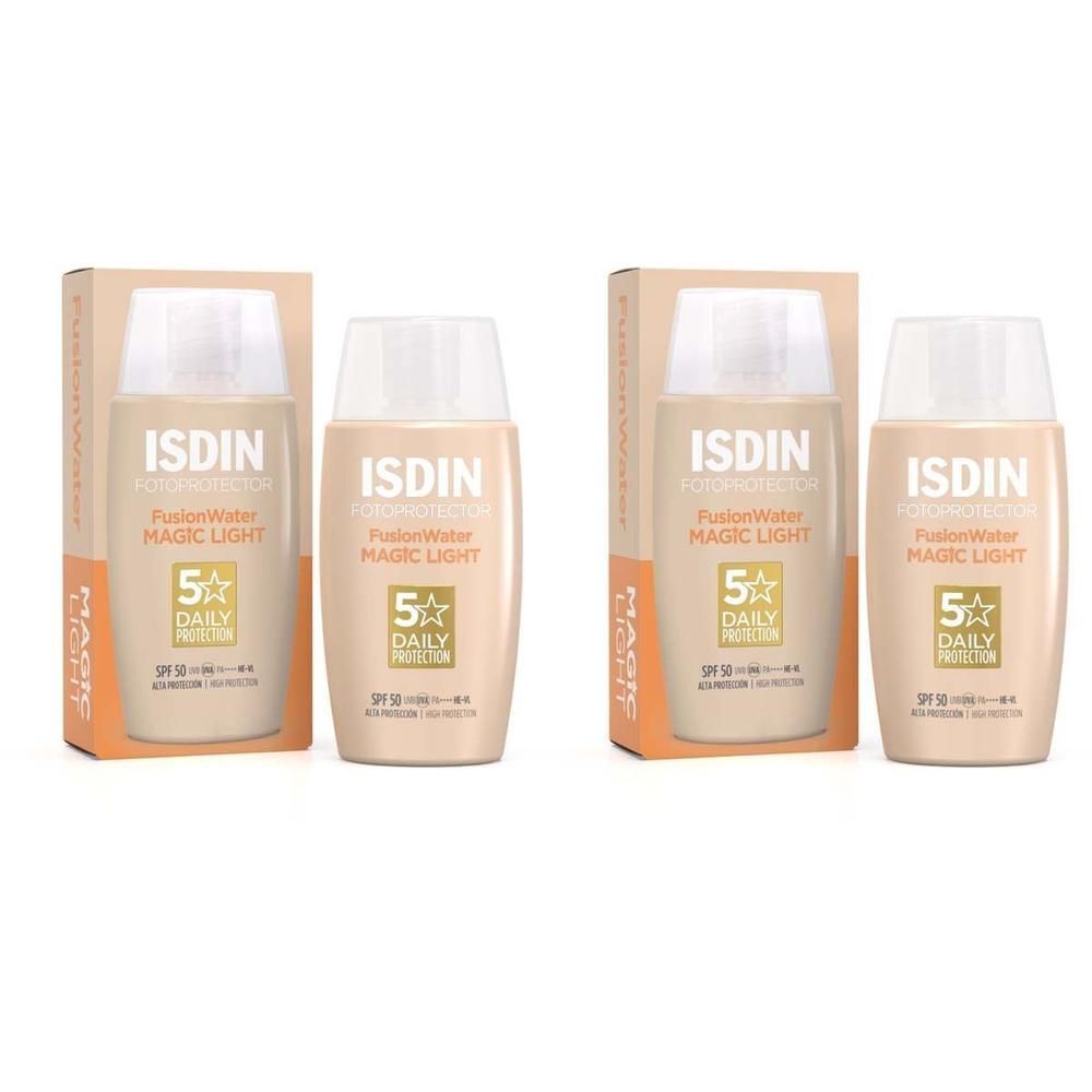 Zwei Flaschen ISDIN Fotoprotector Fusion Water, mit Verpackung. Aufschrift: ISDIN, Fusion Water, Magic Light, SPF 50.