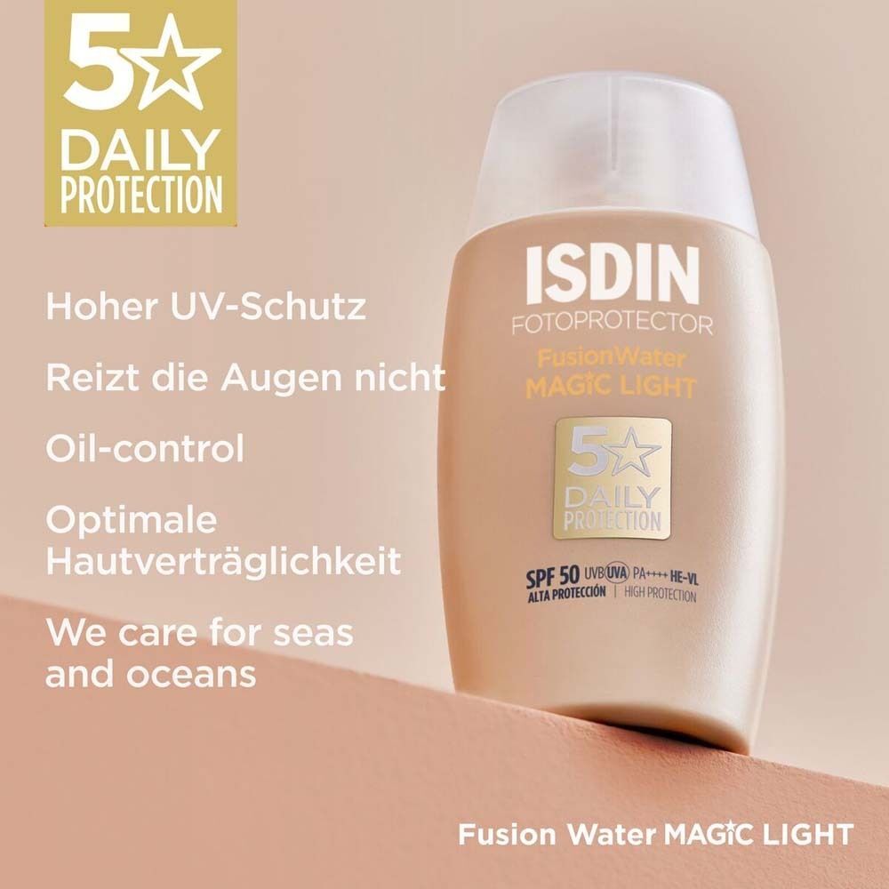 Flasche ISDIN Fotoprotector Fusion Water. Text: 5* Daily Protection, Hoher UV-Schutz, Reizt die Augen nicht, Oil-control, Optimale Hautverträglichkeit.