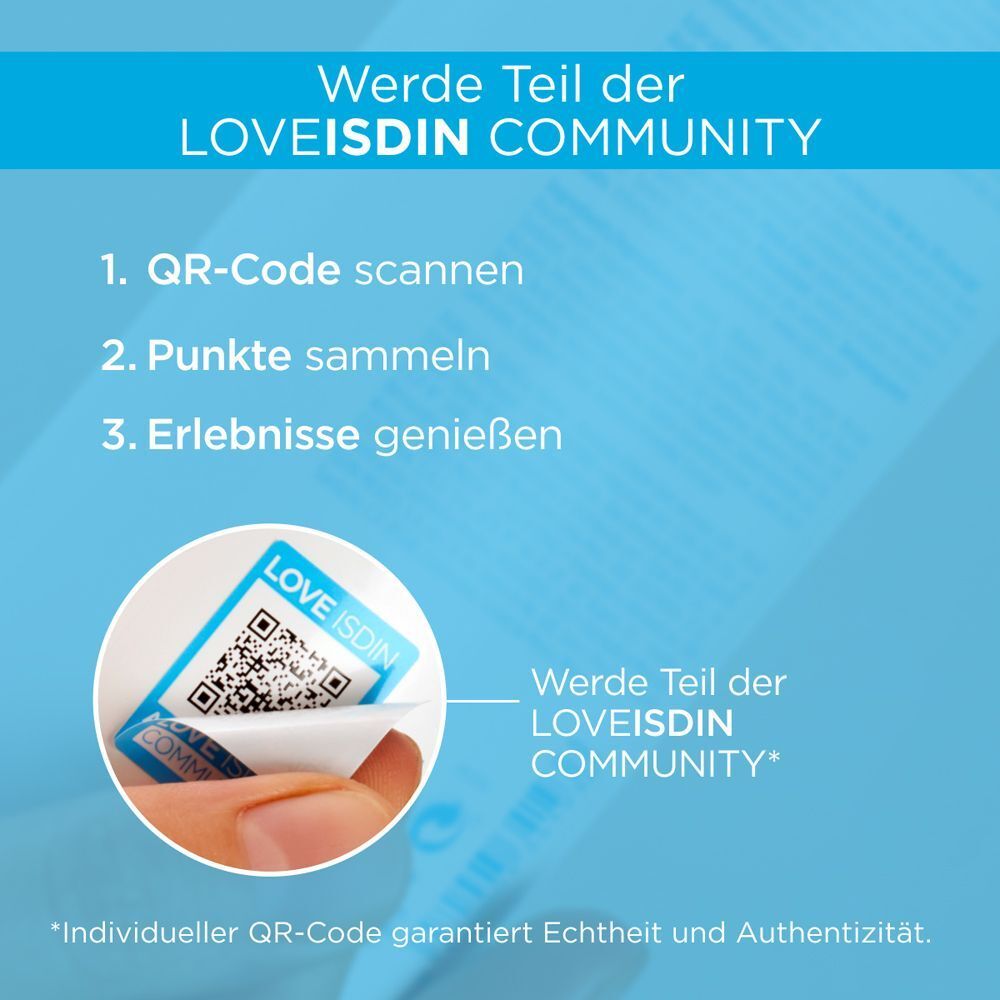 QR-Code auf blauem Aufkleber. Text: Werde Teil der LOVEISDIN COMMUNITY. 3 Schritte: Scannen, Punkte sammeln, Erlebnisse genießen.
