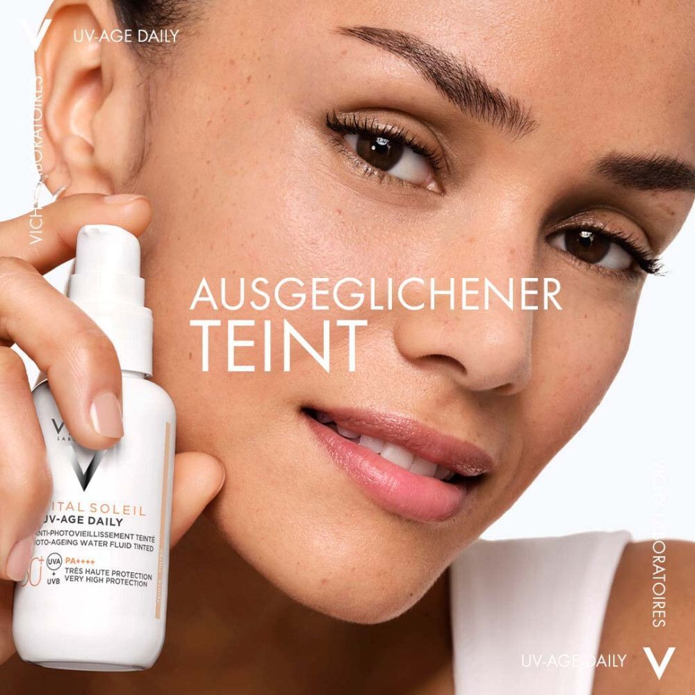 Frau hält VICHY CAPITAL Soleil UV-Age Daily. Text: Ausgeglichenerer Teint. Produkt mit LSF 50+.