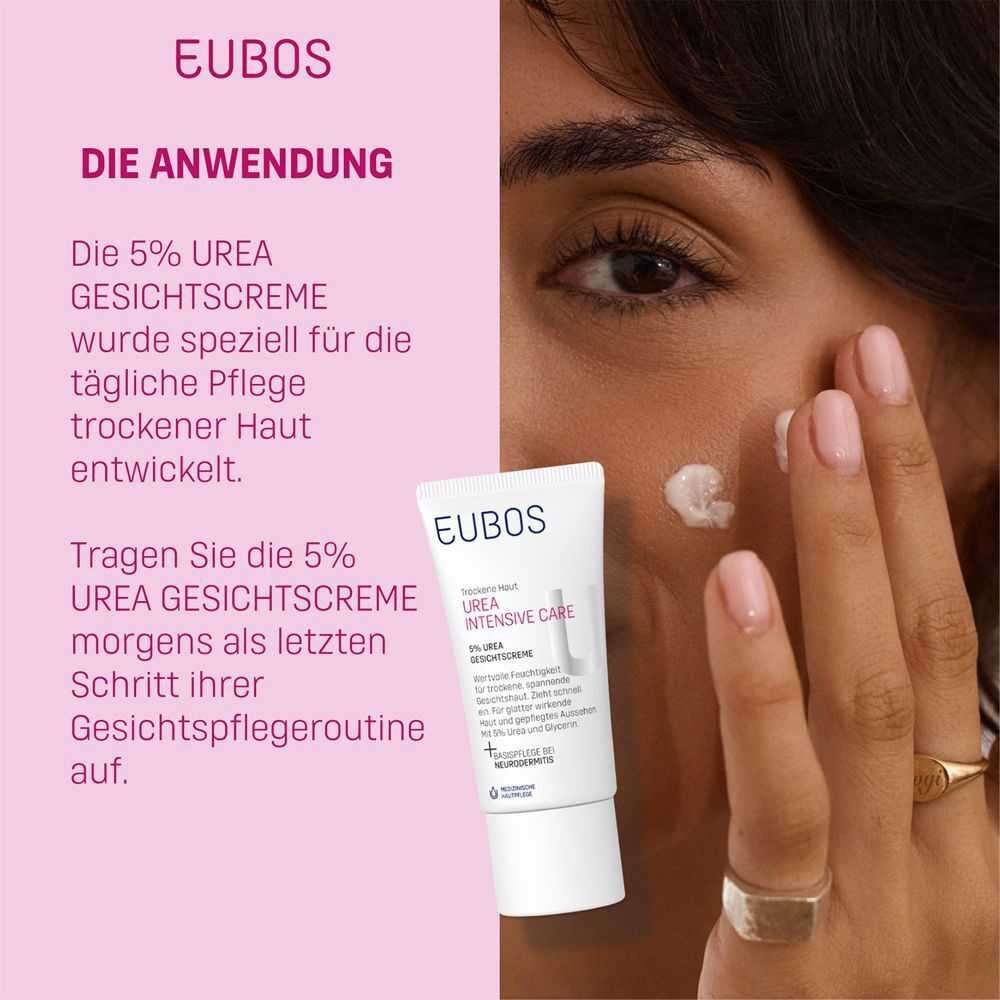 Frau trägt EUBOS UREA Gesichtscreme auf. Text über die Anwendung. Tube auf pinkem Hintergrund.