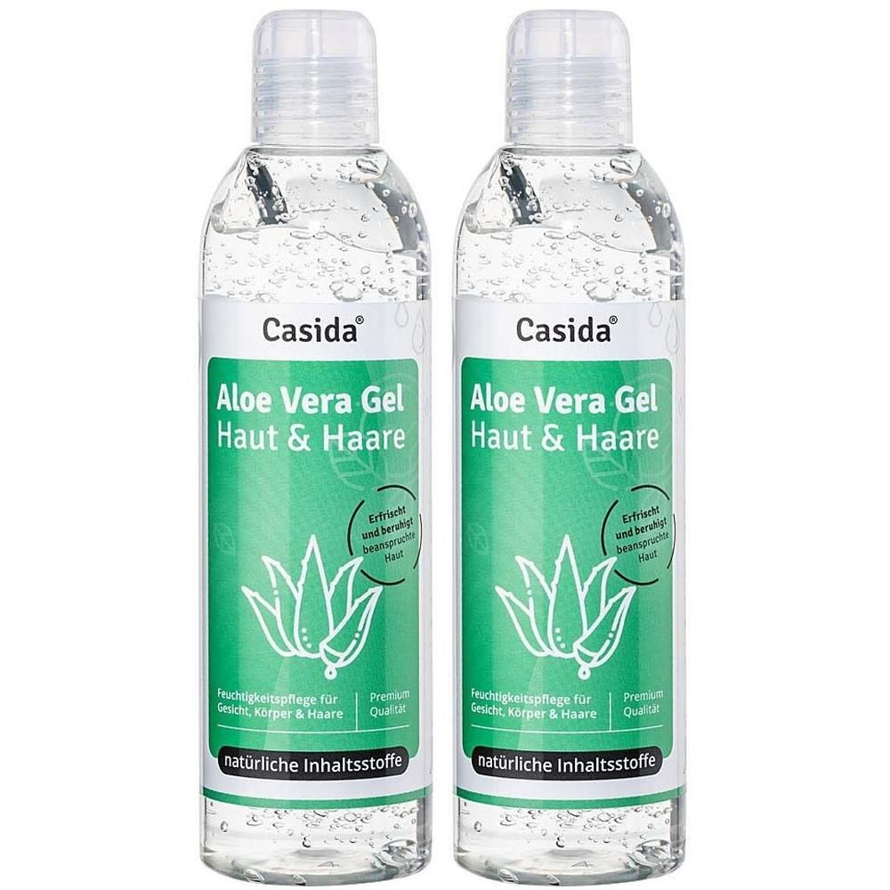 Zwei Flaschen Aloe Vera Gel. Klare Flüssigkeit in transparenten Flaschen mit weißem Deckel. Etikett mit Produktinformationen und Logo.