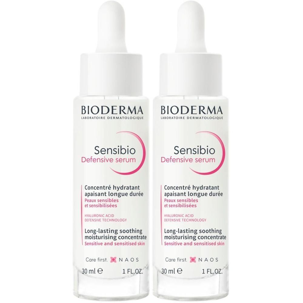 Zwei Flaschen BIODERMA Sensibio Defensive Serum. Weiße Flaschen mit Pipettenaufsatz. Rosa Etikett mit Produktnamen und Text.