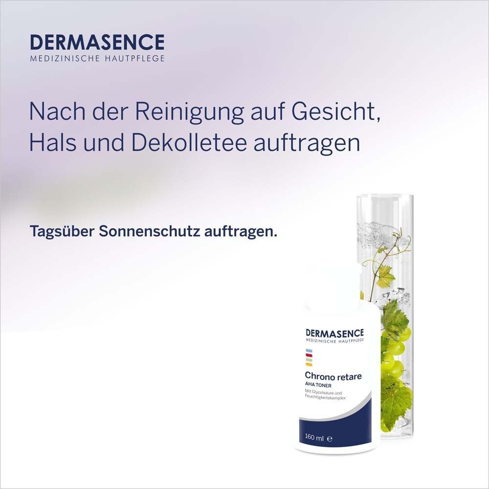 Flasche DERMASENCE Chrono retare AHA Toner. Weiß, blaues Etikett. Flasche mit grünen Blättern. Text.