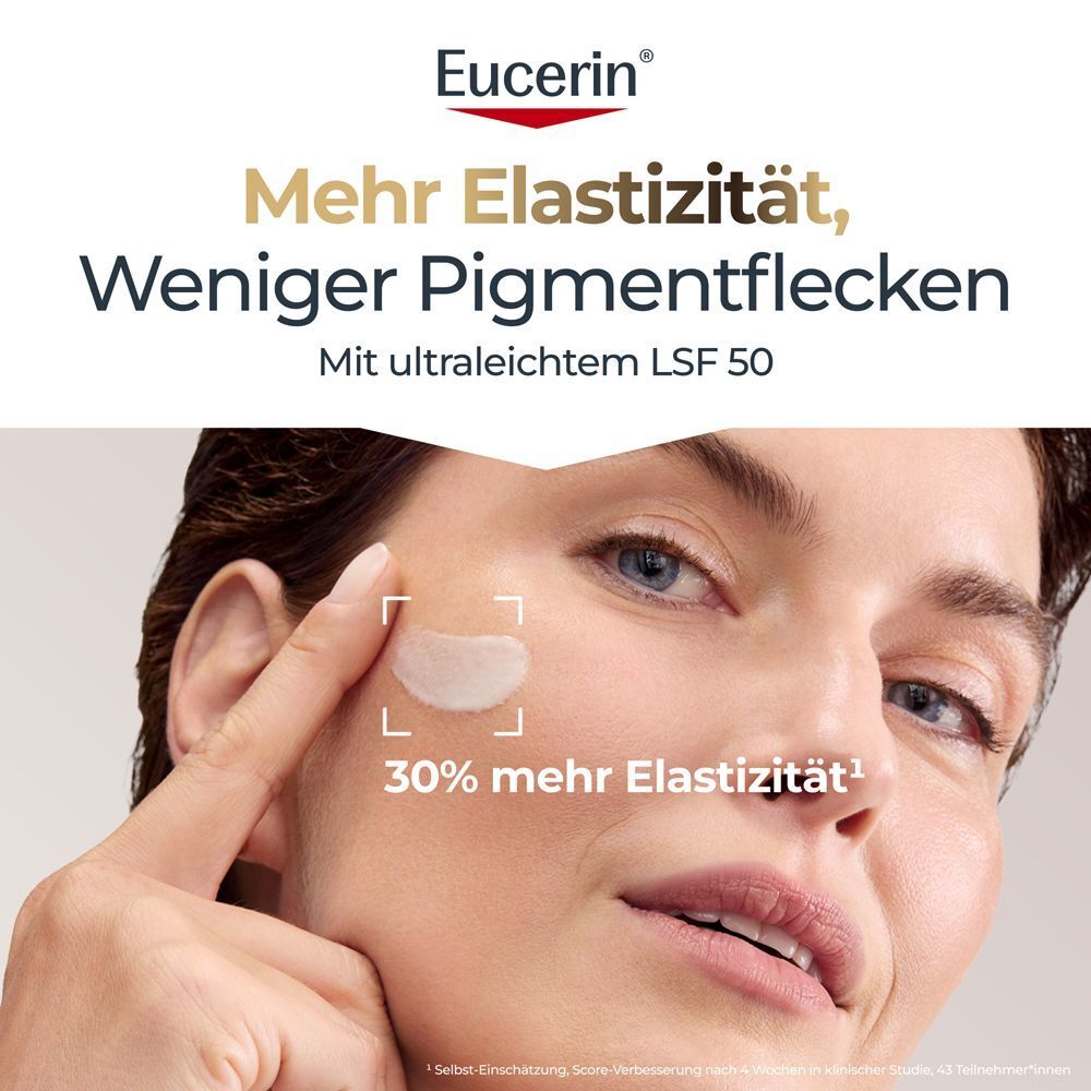 Frau mit Eucerin Hyaluron-Filler + Elasticity Ultraleicht Tag LSF 50 Creme auf der Haut.