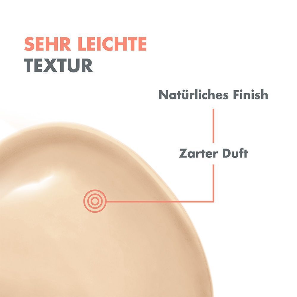 Nahaufnahme einer getönten Creme. Text: Natürliches Finish, zarter Duft. Farbton: hellbeige.