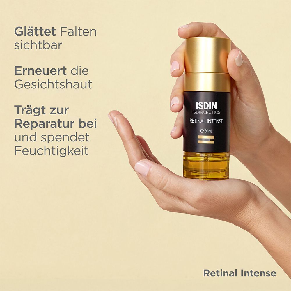 Hand hält Isdinceutics Retinal Intense. Text: Glättet Falten, erneuert die Haut, spendet Feuchtigkeit.