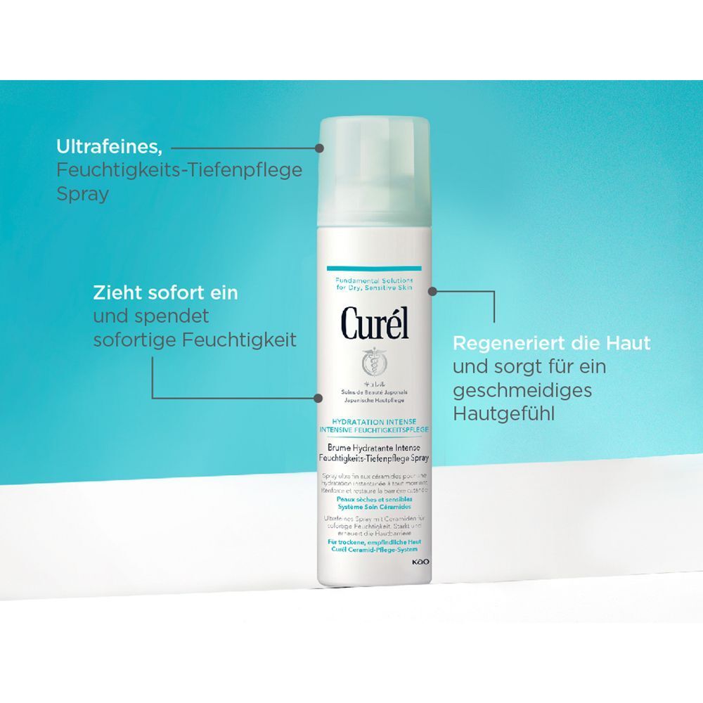 Weiße Sprühflasche mit hellblauem Deckel. Text: Curel, Hydratation Intense, Feuchtigkeits-Tiefenpflege Spray. Pfeile zeigen auf Text.