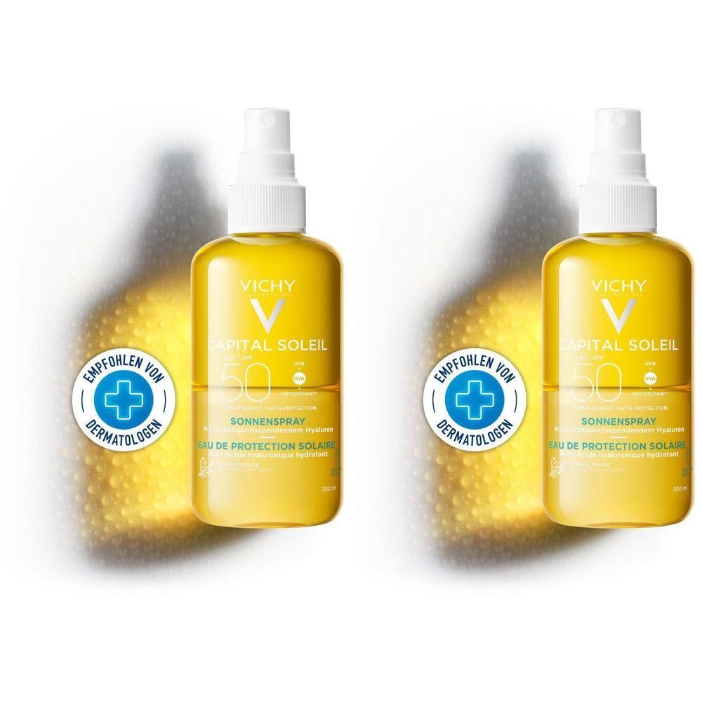 Zwei Flaschen VICHY CAPITAL Soleil Sonnenspray LSF 50. Gelbe Flüssigkeit, weißer Sprühkopf. Empfohlen von Dermatologen.