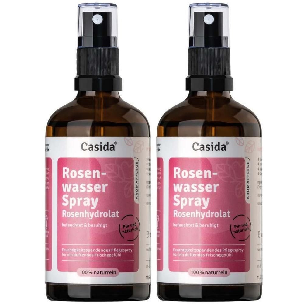 Zwei Flaschen Rosenwasser Spray. Braune Glasflaschen mit schwarzem Sprühkopf. Etikett mit Produktname und Marke Casida.