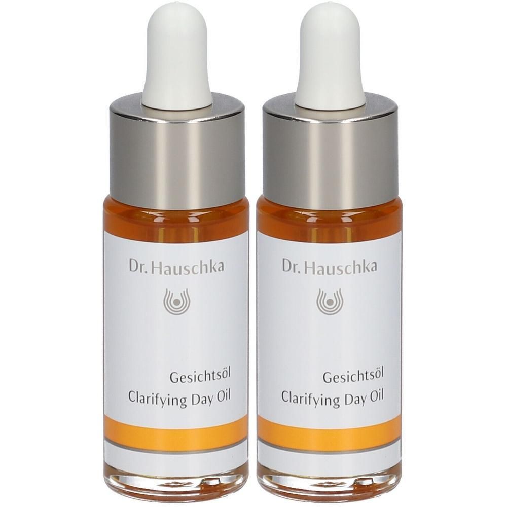 Zwei Flaschen Gesichtsöl mit silbernen Verschlüssen und weißen Pipetten. Auf den Etiketten steht "Dr. Hauschka Gesichtsöl Clarifying Day Oil".