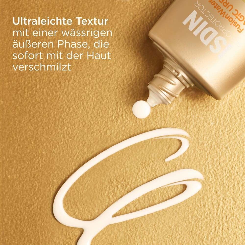 Nahaufnahme einer goldfarbenen Flasche, aus der eine weiße Flüssigkeit tropft. Text: Ultraleichte Textur.