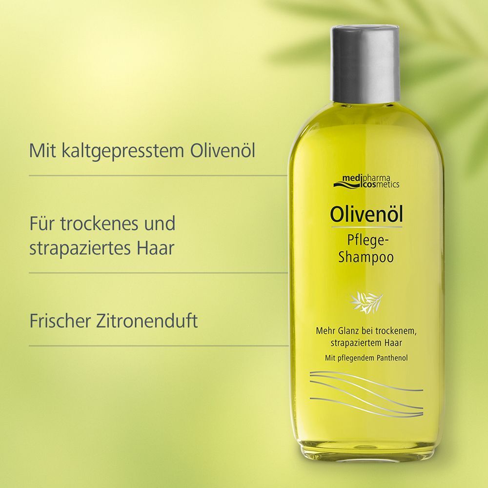 Flasche Olivenöl Pflege-Shampoo. Gelbe Flüssigkeit, silberne Kappe. Text: Mit kaltgepresstem Olivenöl, für trockenes Haar.