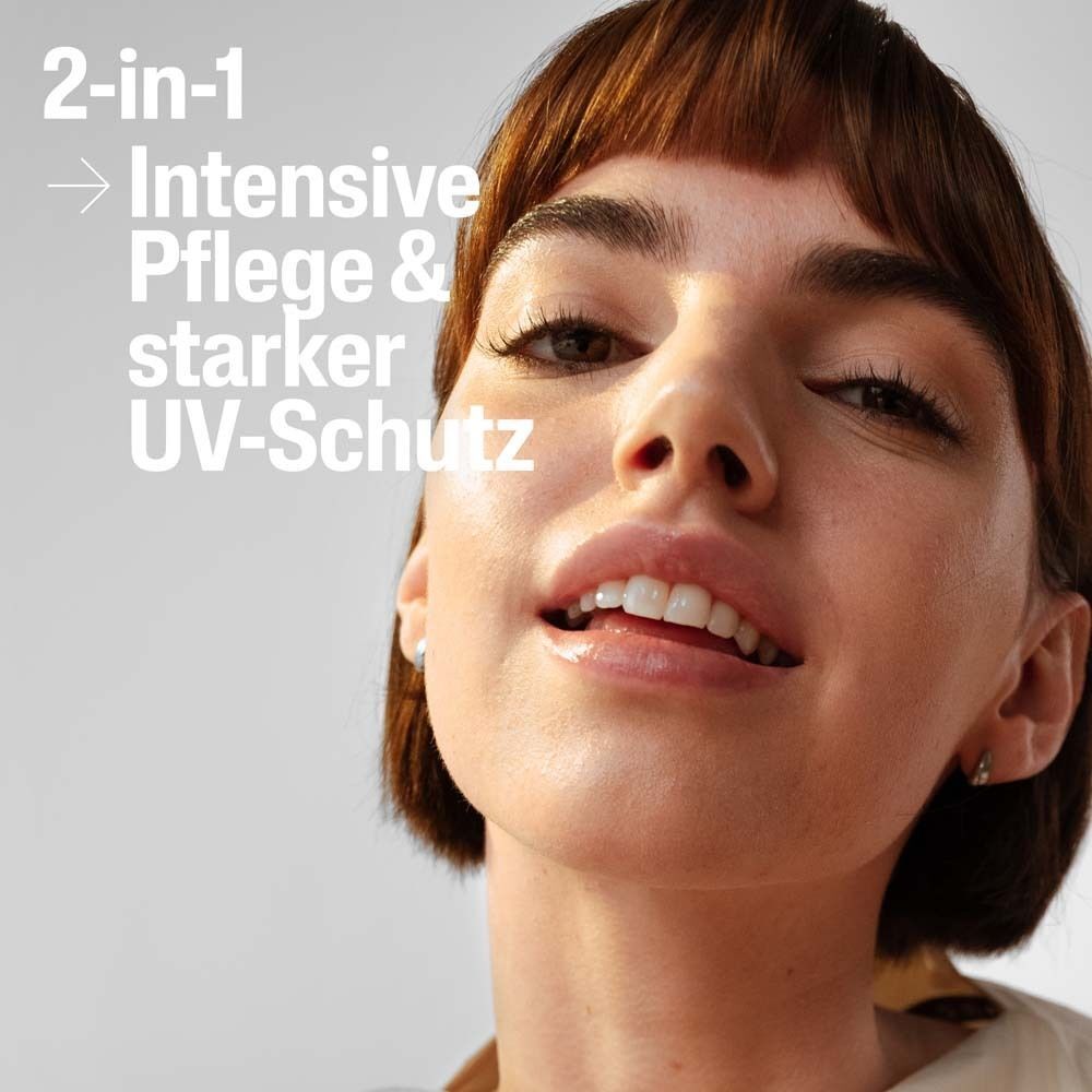 Frau mit Hautpflege auf dem Gesicht. Text: 2-in-1 -> Intensive Pflege & starker UV-Schutz.