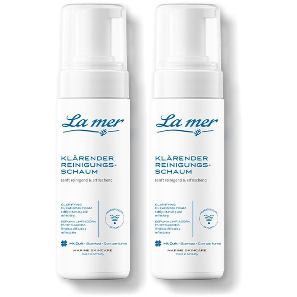 Zwei weiße Flaschen mit blauem La mer-Logo und Text. Aufschrift: Klärender Reinigungsschaum. Marine Skincare.