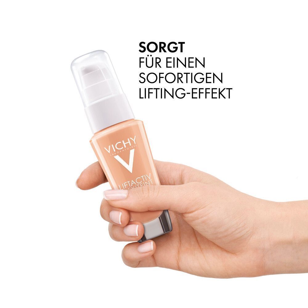 Eine Hand hält eine Flasche VICHY LIFTACTIV Flexilift Teint. Aufgedruckter Text: Sorgt für einen sofortigen Lifting-Effekt.