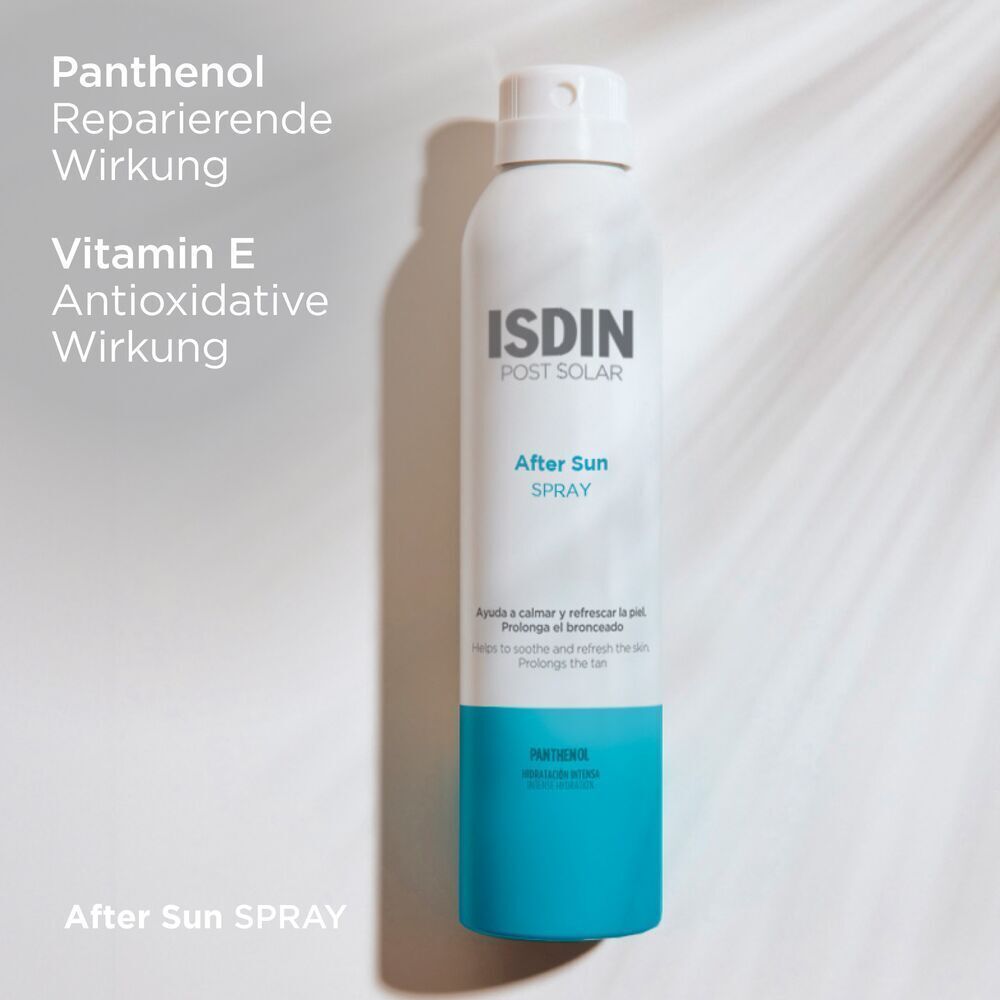 Weiße Sprühflasche mit blauem Boden. Aufschrift: ISDIN POST SOLAR After Sun SPRAY. Text: Panthenol, Vitamin E.
