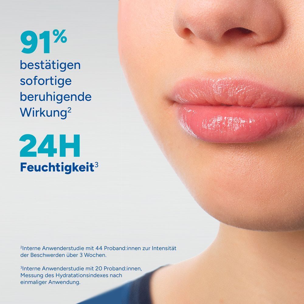 Nahaufnahme von Lippen. Text: 91% bestätigen sofortige beruhigende Wirkung. 24H Feuchtigkeit.