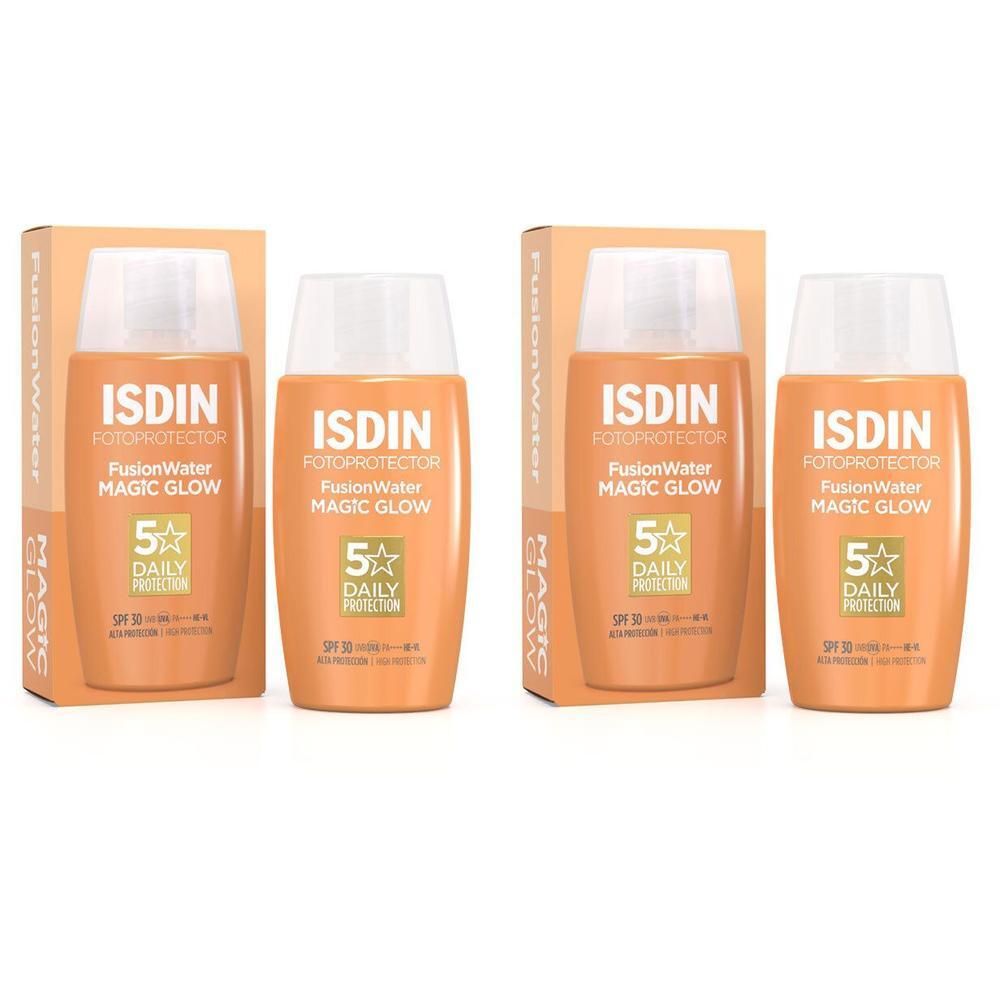 Mehrere Flaschen Sonnencreme mit Verpackung. Orangefarbene Flaschen mit weißem Deckel und Text. Verpackung mit Produktnamen.