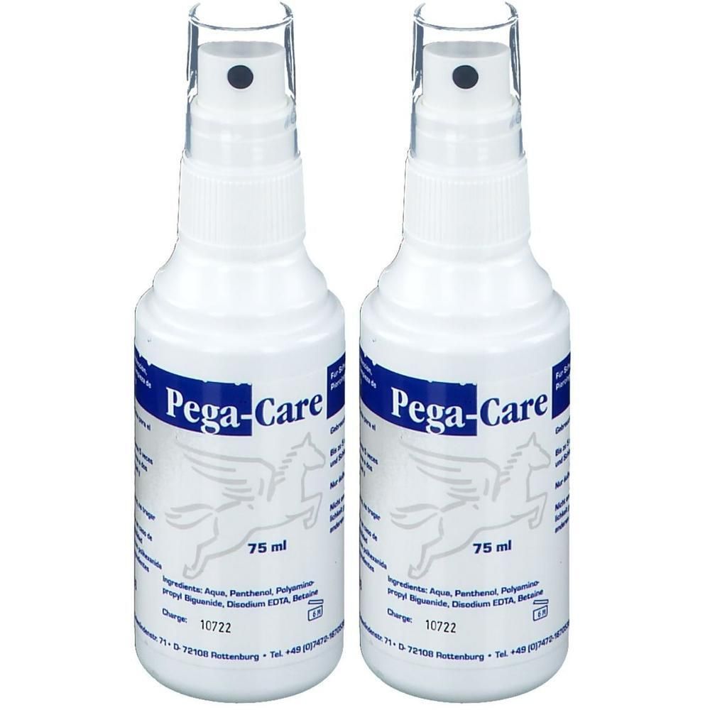 Zwei weiße Sprühflaschen mit blauem Etikett. Aufschrift Pega-Care und Pegasus-Logo. 75 ml. Klare Sprühköpfe.