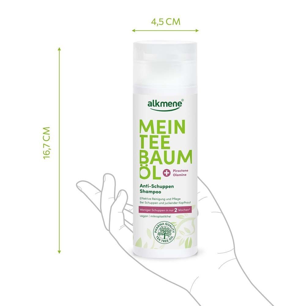 Eine Hand hält eine Flasche Anti-Schuppen Shampoo. Maße: 16,7 cm hoch, 4,5 cm breit.