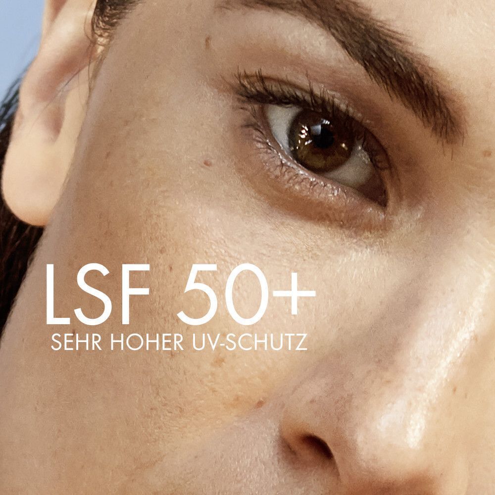 Nahaufnahme eines Gesichts. Text: LSF 50+ und Sehr hoher UV-Schutz.