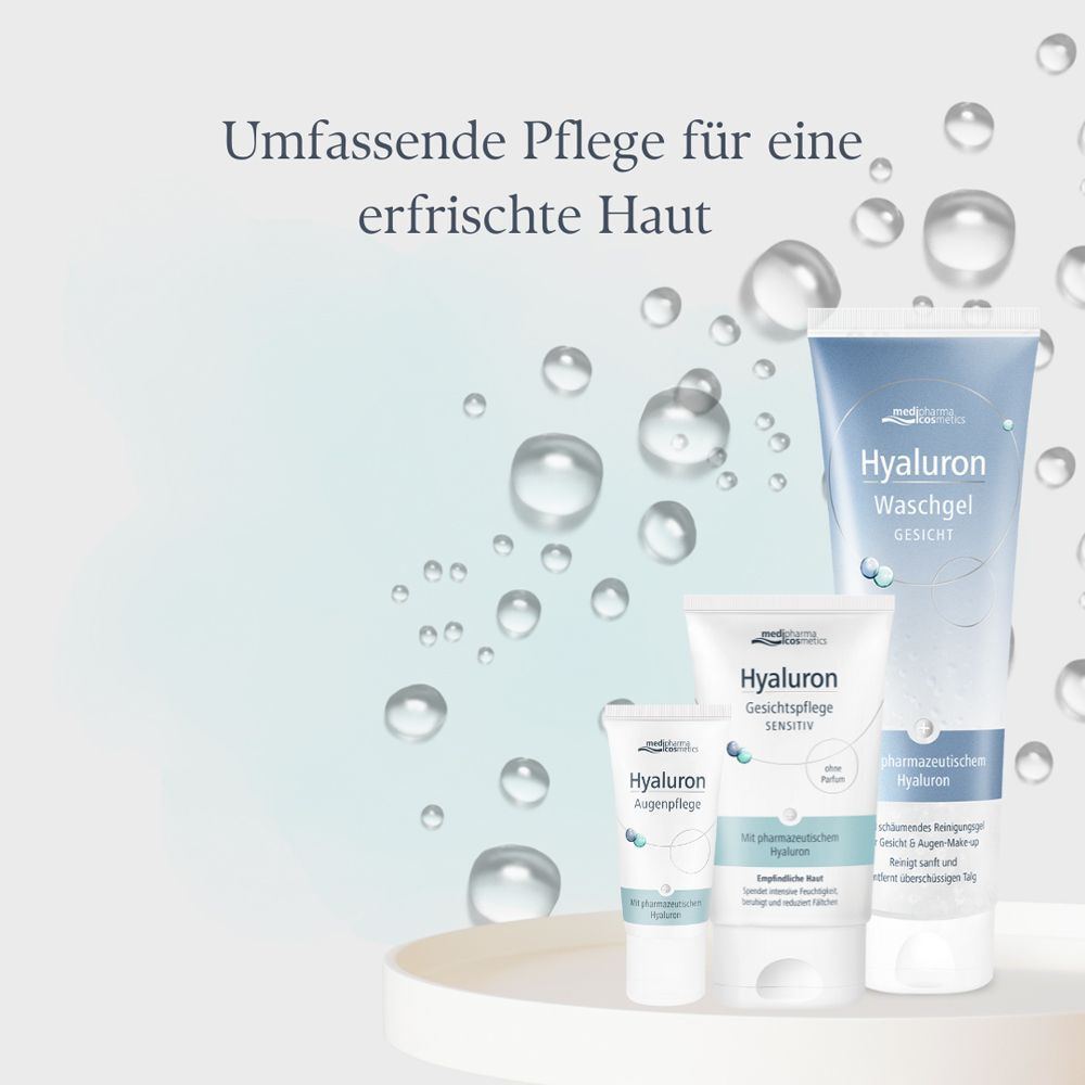 Drei Produkte: HYALURON Waschgel, HYALURON Augenpflege, HYALURON GESICHTSPFLEGE sensitive Creme. Weiße Tuben mit blauer Schrift.