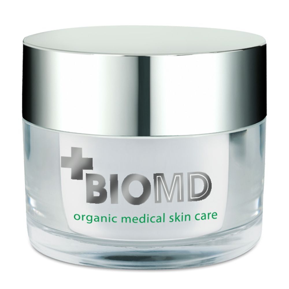 Runder, klarer Tiegel mit silbernem Deckel. Aufschrift: BIOMD, organic medical skin care.