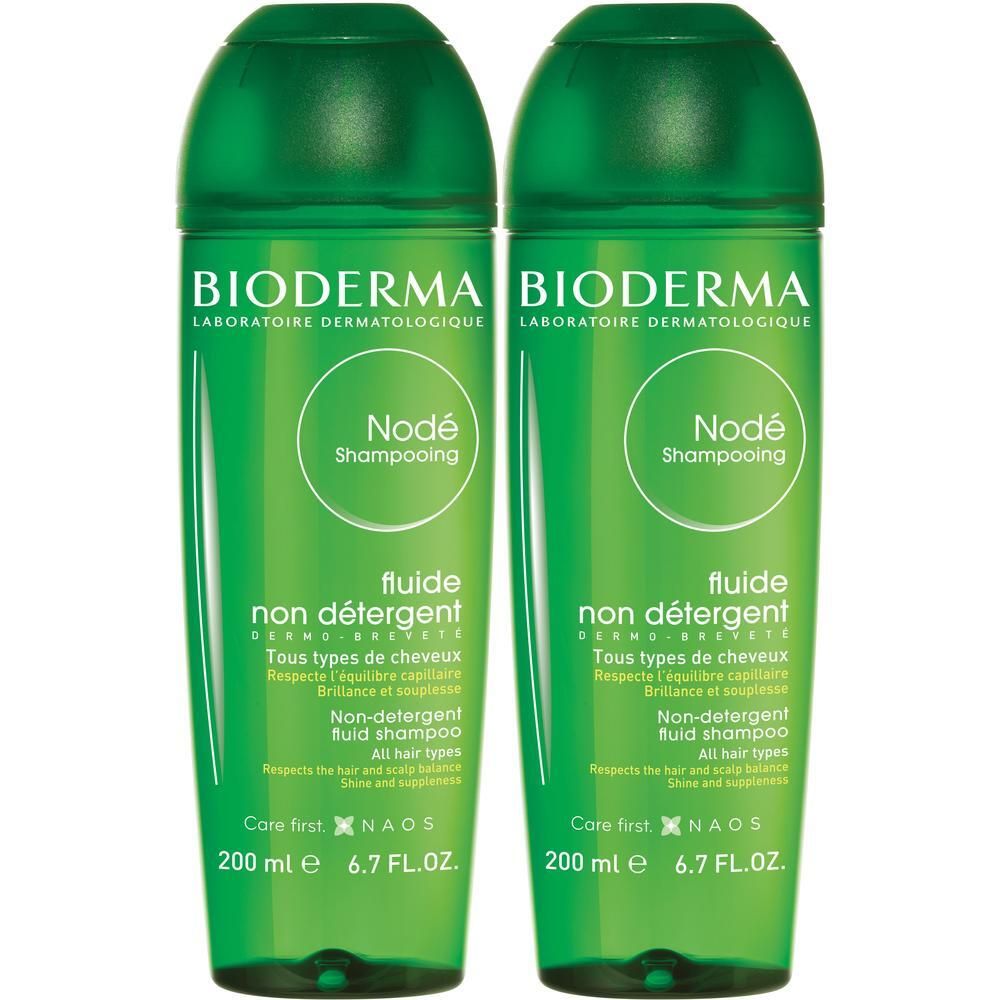 Zwei grüne Flaschen BIODERMA Nodé Shampooing fluide. Aufschrift: non détergent, Tous types de cheveux, 200 ml, 6.7 FL.OZ.